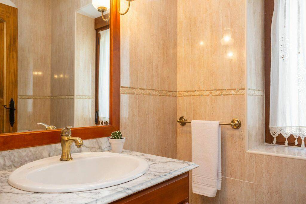 baño-2-casa-rural-almonacid-de-toledo